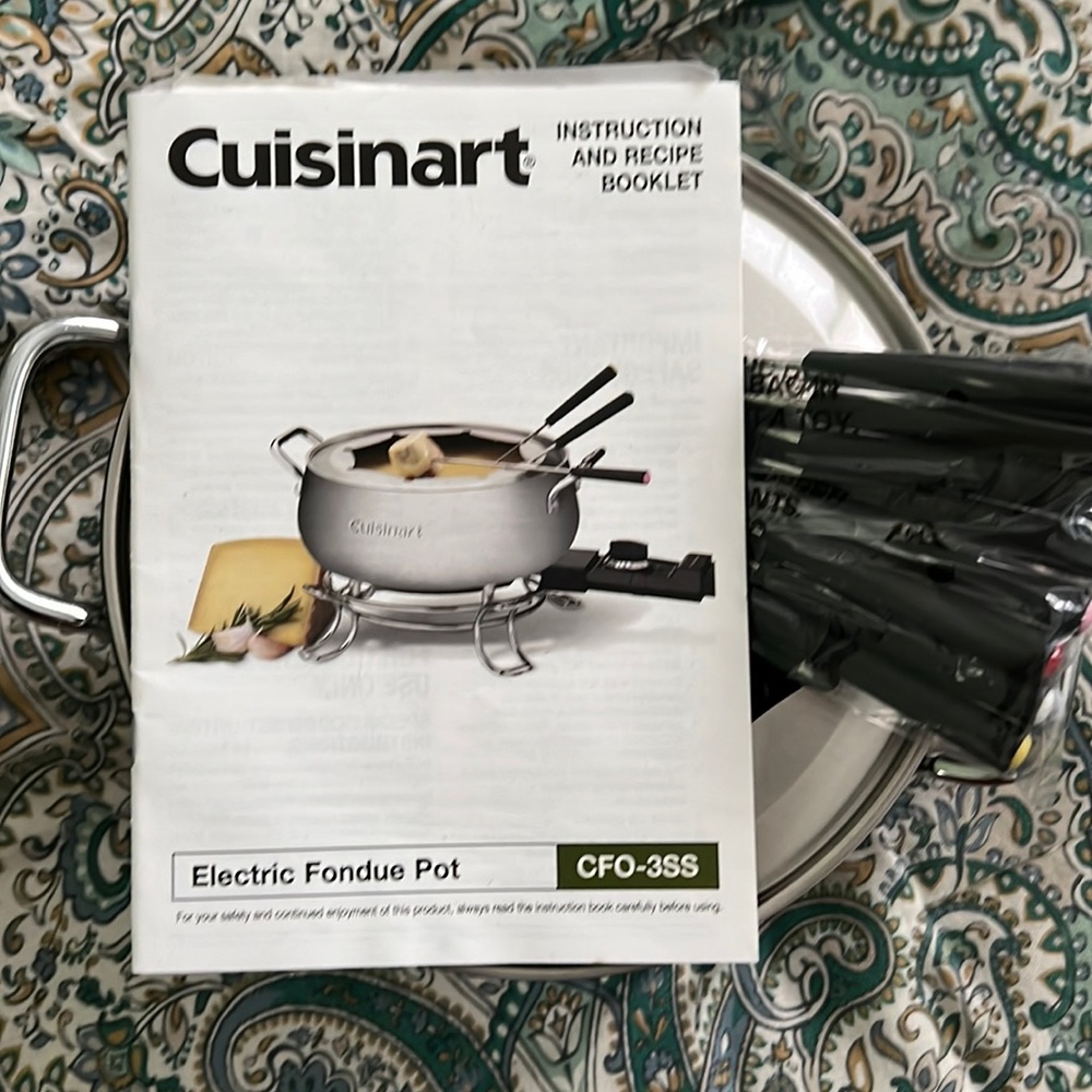 Cuisinart Electric Fondue Set 8 person BRAND NEW